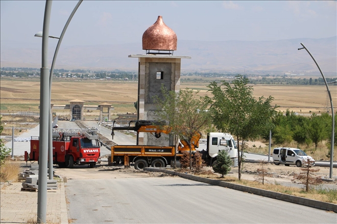 ÜNİVERSİTE, SULTAN ALPARSLAN´IN SEMBOLÜNÜ HAZIRLIYOR