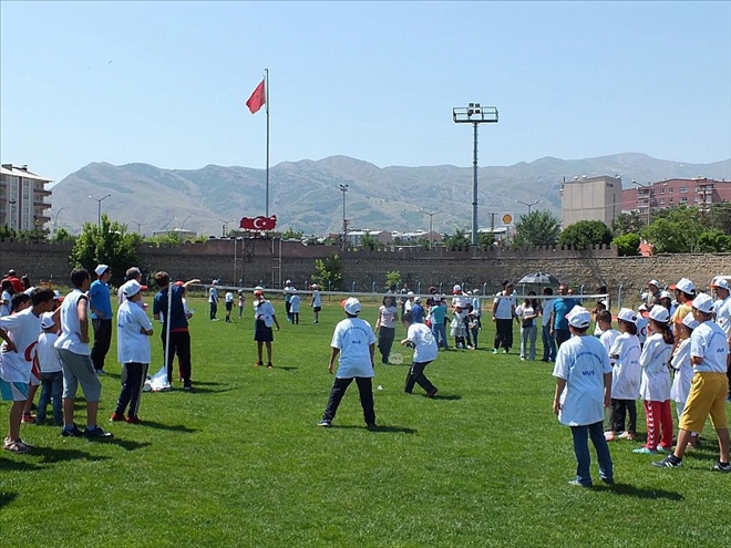 MUŞ KARPUZU VE KAVUNU PAZAR SORUNU YAŞIYOR