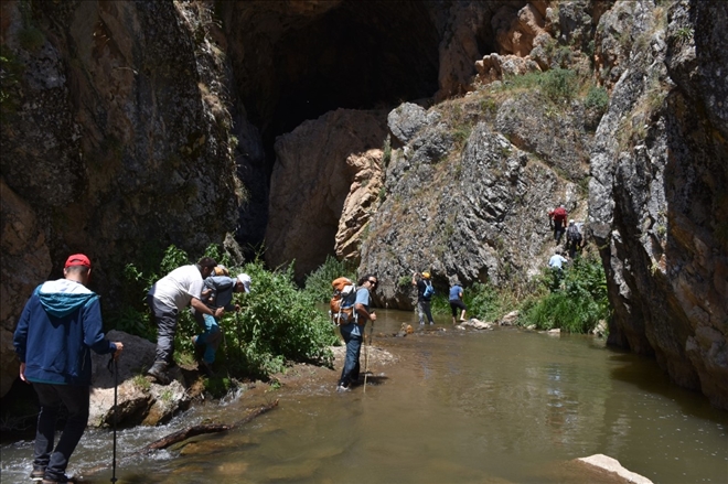 KUNAV MAĞARASI DOĞA TUTKUNLARINI AĞIRLIYOR