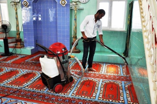 CAMİLERDE BAYRAM TEMİZLİĞİ YAPILDI