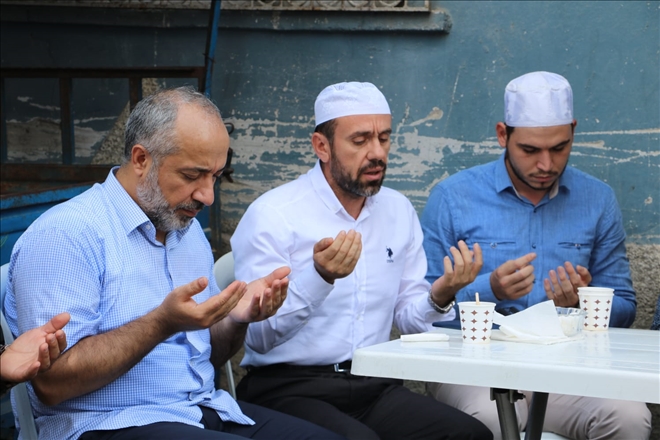 ÜNİVERSİTE PERSONELİ, REKTÖR POLAT´IN TAZİYESİNE KATILDI