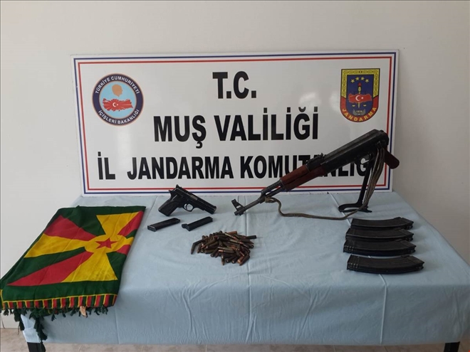 JANDARMA SİLAH KAÇAKÇILARINI YAKALADI