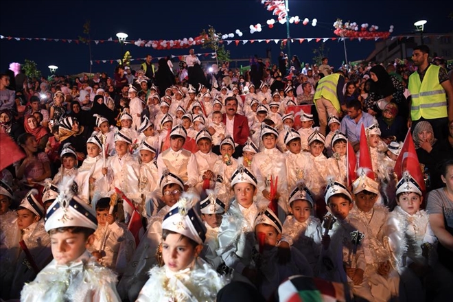 BELEDİYE´NİN SÜNNET ŞÖLENİ RENKLİ GÖRÜNTÜLERE SAHNE OLDU