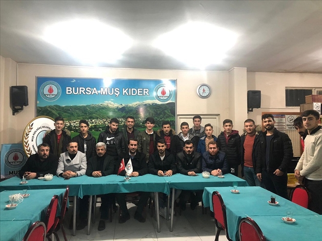 A MİLLİ FUTBOLCU MEHMET ZEKİ ÇELİK MUŞLULARLA BULUŞTU