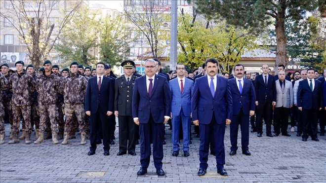 BÜYÜK ÖNDER ATATÜRK ANILDI