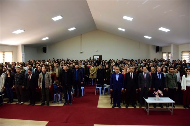 ÖĞRETMENLERDEN ŞİİR DİNLETİSİ