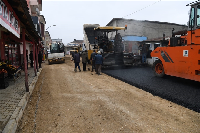 BELEDİYEDEN YAĞIŞLAR ÖNCESİ ASFALT SEFERBERLİĞİ