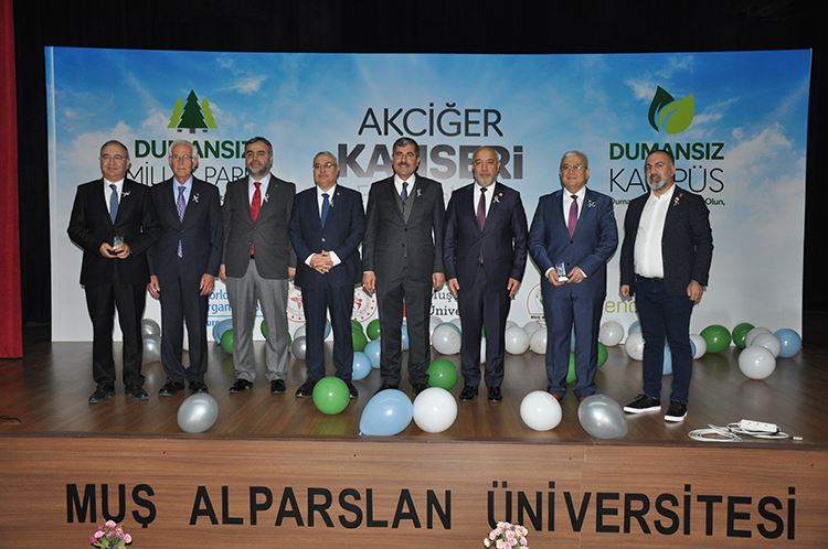 DUMANSIZ KAMPUS BİLİMSEL SEMPOZYUMU DÜZENLEDİ