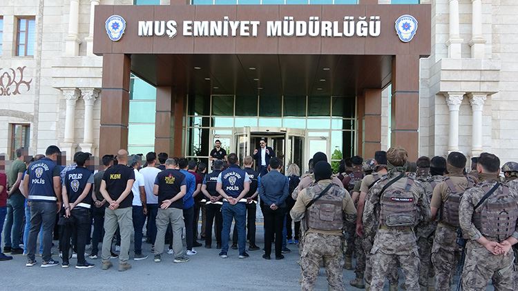 MUŞ’TA TORBACILARA ŞAFAK OPERASYONU: 8 GÖZALTI