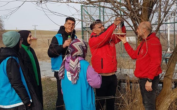 GENÇLİK LİDERLERİ, KUŞLARI UNUTMADI