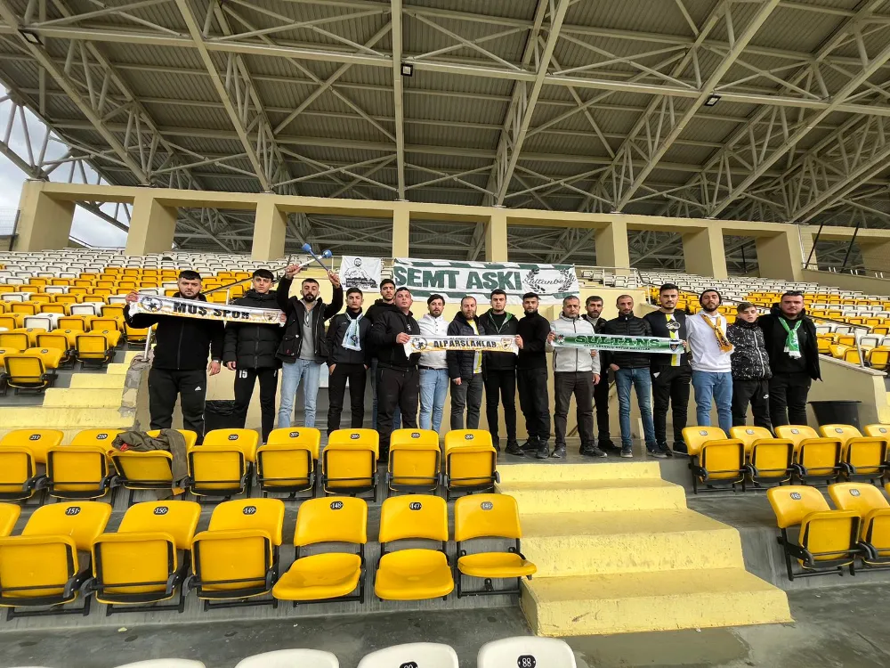 MUŞSPORLU TARAFTARLAR MİSAFİRPERVERLİKLERİNİ GÖSTERDİ 