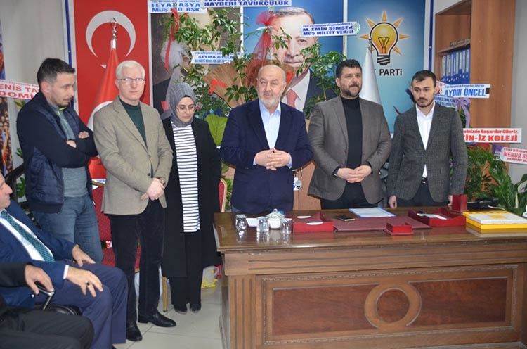 AK PARTİDE DEVİR TESLİM TÖRENİ