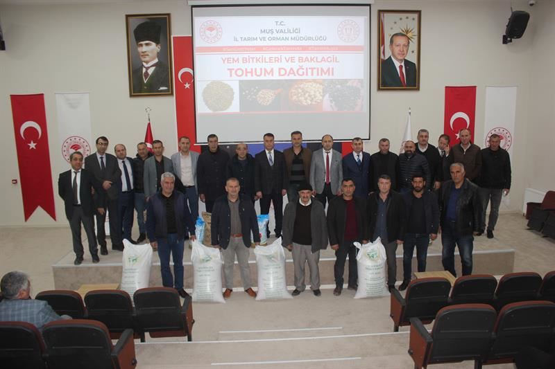 MUŞ’TA FASULYE, AYÇİCEĞİ, NOHUT VE YONCA TOHUMU DAĞITIMI YAPILDI