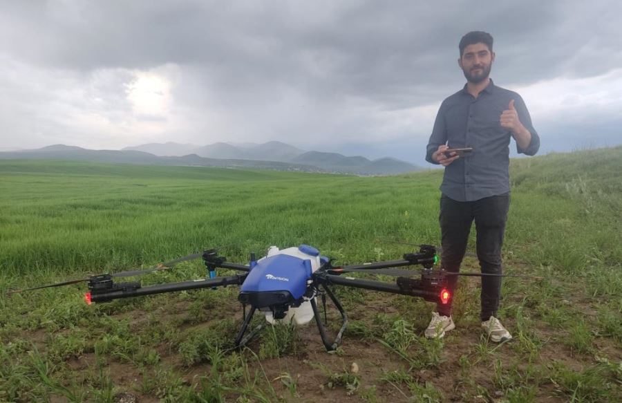 MALAZGİRT’TE DRONE İLE İLAÇLAMA DÖNEMİ