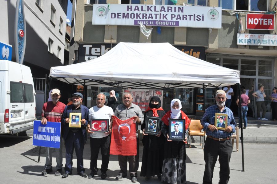 HDP ÖNÜNDE EYLEM YAPAN AİLE SAYISI 45’E YÜKSELDİ