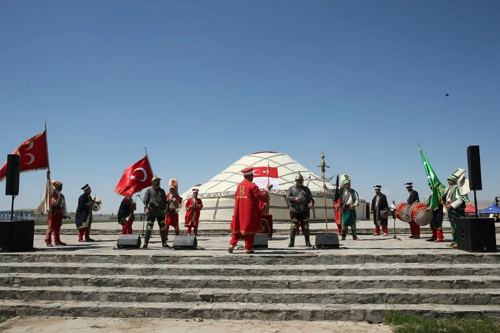 MALAZGİRT VE AHLAT’TA ZAFERİN 952. YIL DÖNÜMÜ COŞKUSU YAŞANIYOR