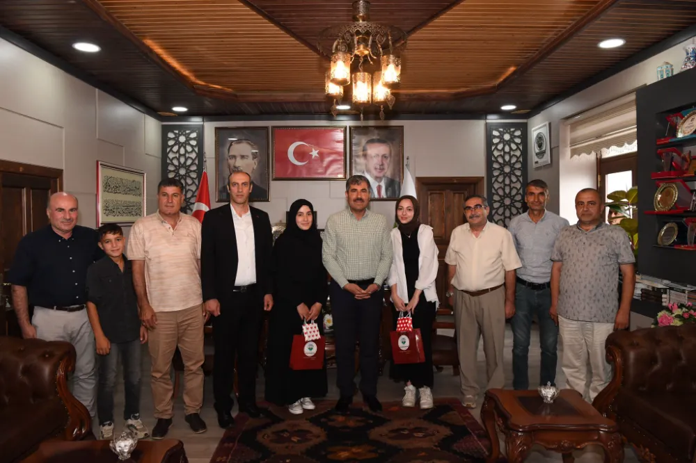 BAŞKAN ASYA, BAŞARILI ÖĞRENCİLERİ ÖDÜLLENDİRDİ