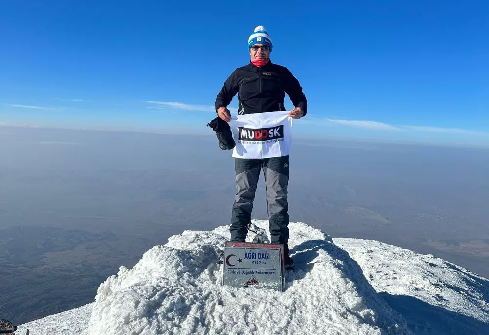 MUDOSK AĞRI DAĞINA 30 AĞUSTOS ZAFER BAYRAMI TIRMANIŞI YAPTI