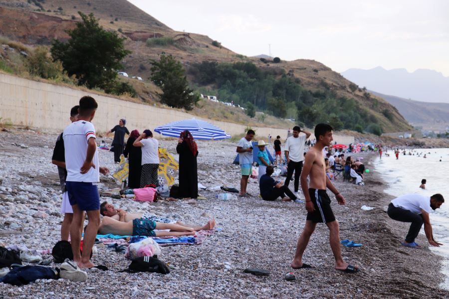 SICAKTAN BUNALAN MUŞLULAR VAN GÖLÜ