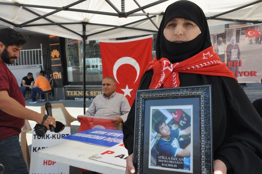 AİLELERİN EVLAT NÖBETİ DEVAM EDİYOR