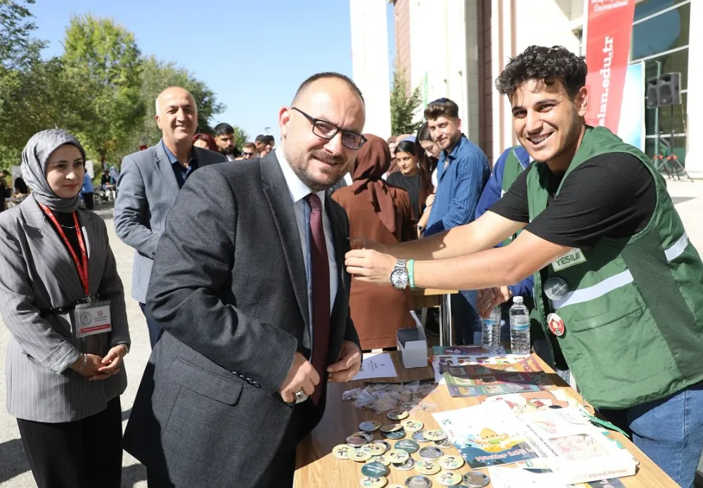 REKTÖR ALİCAN, ÖĞRENCİ KULÜPLERİNİ ZİYARET ETTİ