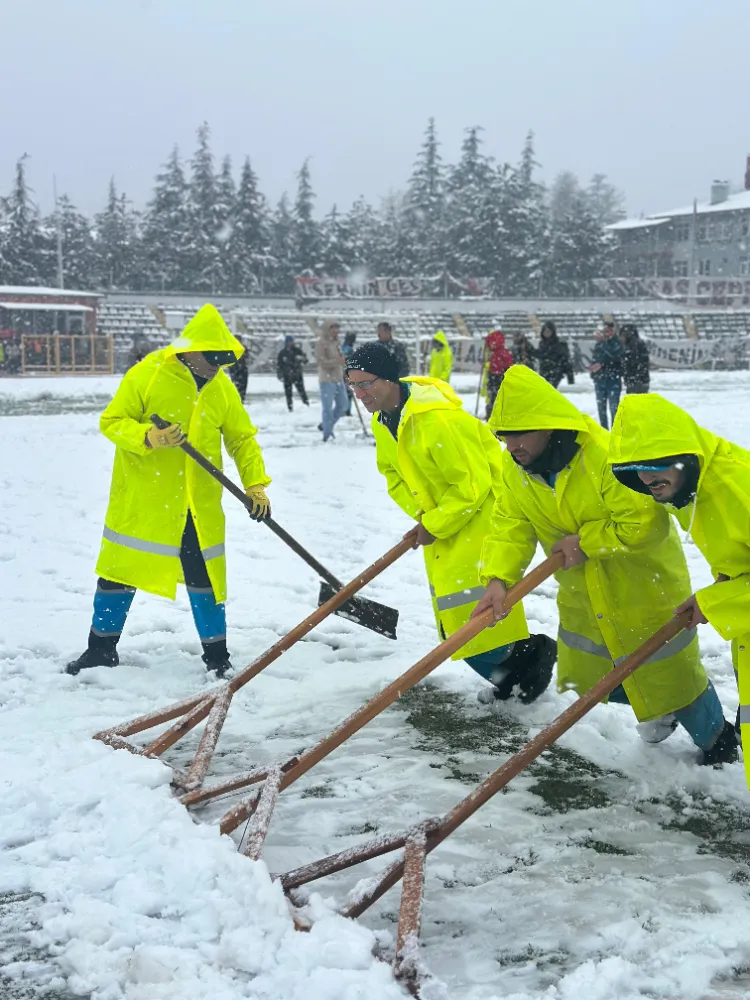 TOKAT BELEDİYE PLEVNE SPOR-MUŞSPOR MAÇINA KAR ENGELİ