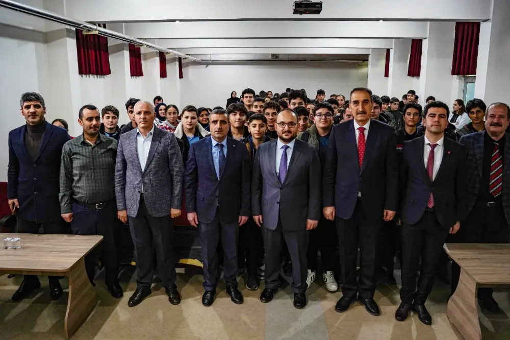 REKTÖR ALİCAN, LİSE ÖĞRENCİLERİNE MALAZGİRT’İ ANLATTI