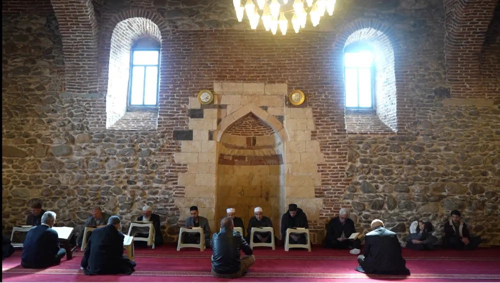 MUKABELE GELENEĞİ SÜRÜYOR