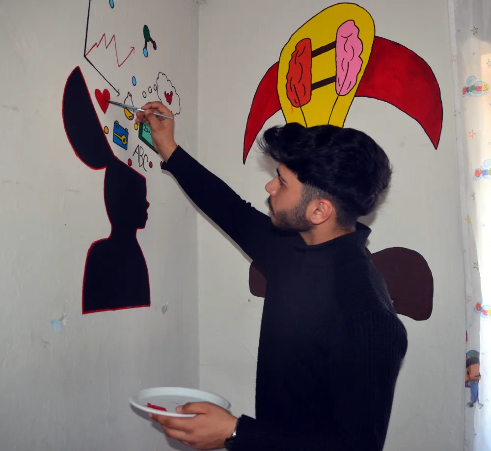 LİSE ÖĞRENCİLERİ, 10 KÖY OKULUNUN DUVARINI RESİMLERLE SÜSLEDİ