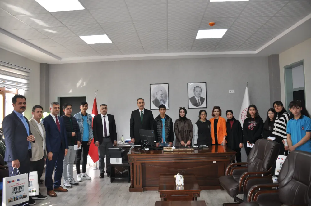 TÜBİTAK YARIŞMASINA KATILAN ÖĞRENCİLER ÖDÜLLENDİRİLDİ