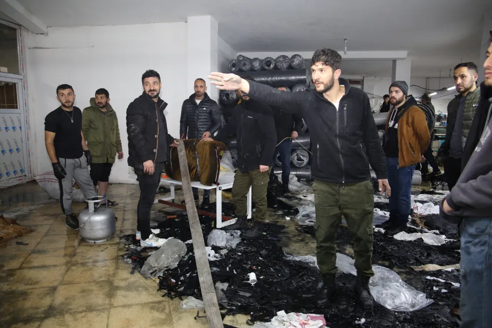 SAĞANAK YAĞIŞ SONUCU İŞ YERLERİ VE EVLER SU ALTINDA KALDI