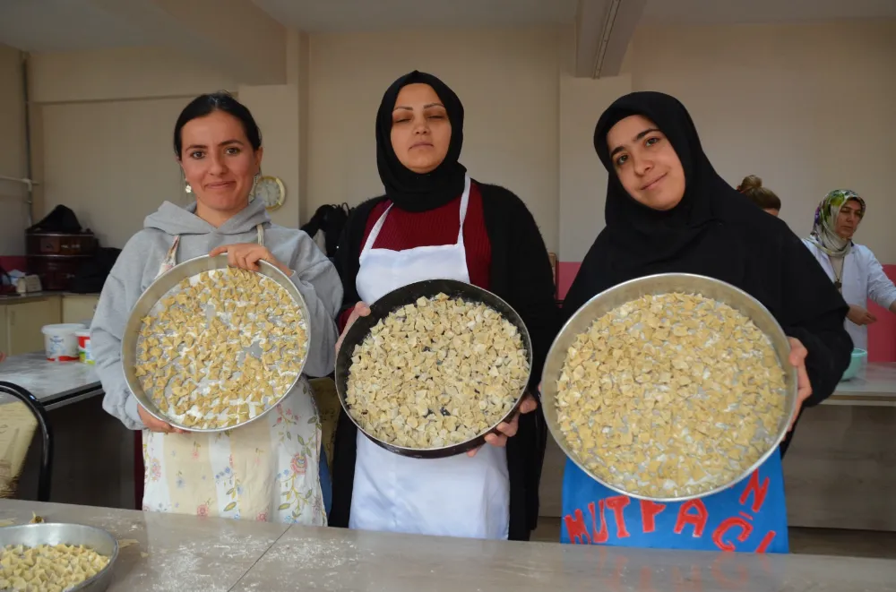 GELECEĞİN AŞÇILARI HALK EĞİTİM MERKEZİNDE YETİŞİYOR