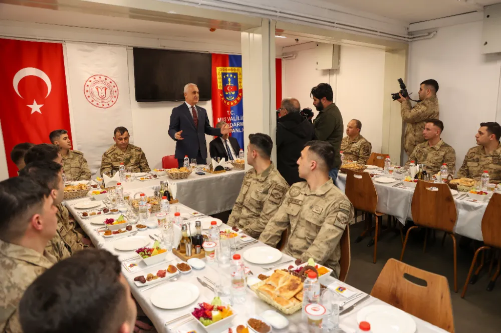 VALİ ÇAKIR, MEHMETÇİKLE İFTAR YAPTI