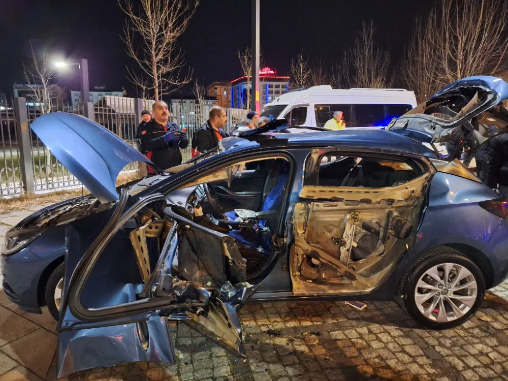 PARK HALİNDEKİ ARAÇTA PATLAMA MEYDANA GELDİ, SÜRÜCÜ YARALANDI