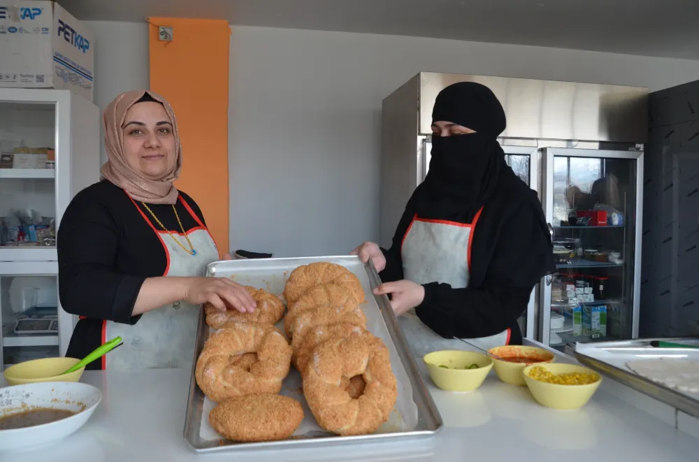 GÖNÜLLÜ KADINLAR ÇÖLYAK VE PKU HASTALARINA GLÜTENSİZ ÜRÜNLER ULAŞTIRIYOR