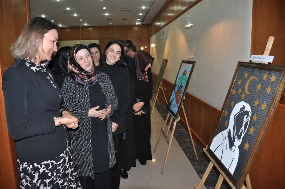 ÇÖPE ATILACAK KARTONLAR SANATLA HAYAT BULDU