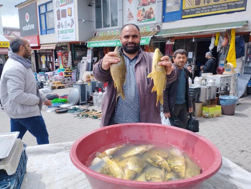 VARTO’DA ET FİYATLARI YÜKSELİNCE VATANDAŞLAR BALIĞA YÖNELDİ