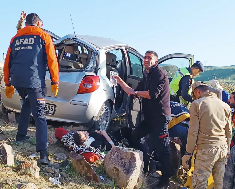 VARTO’DA OTOMOBİL TAKLA ATTI: 4 YARALI