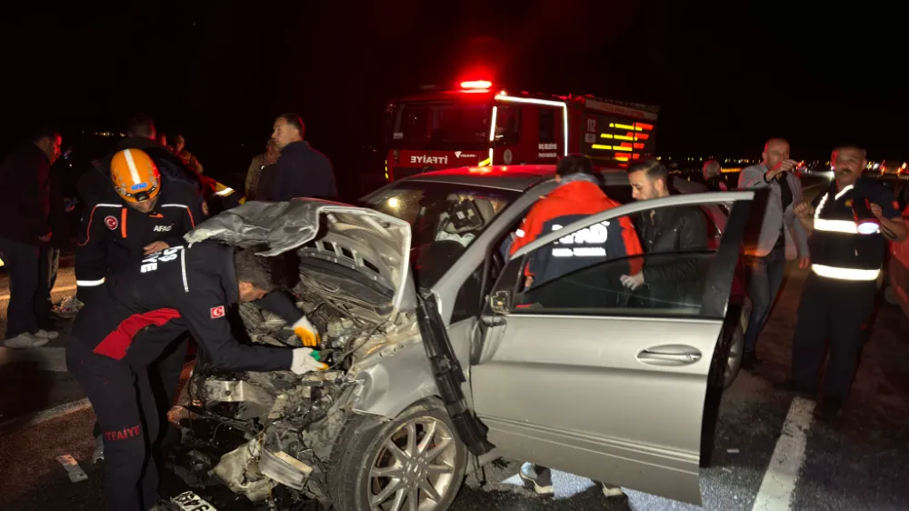 NİŞAN HAZIRLIĞI YAPAN AİLE KAZA YAPTI: 10 YARALI