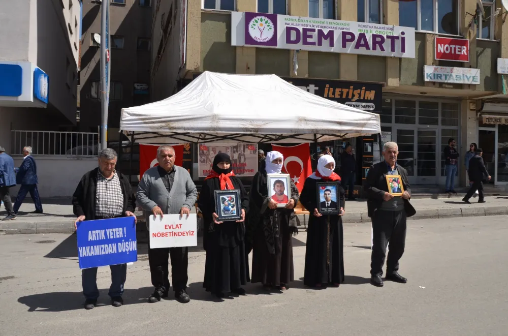 EVLAT NÖBETİNDEKİ AİLELER PES ETMİYOR