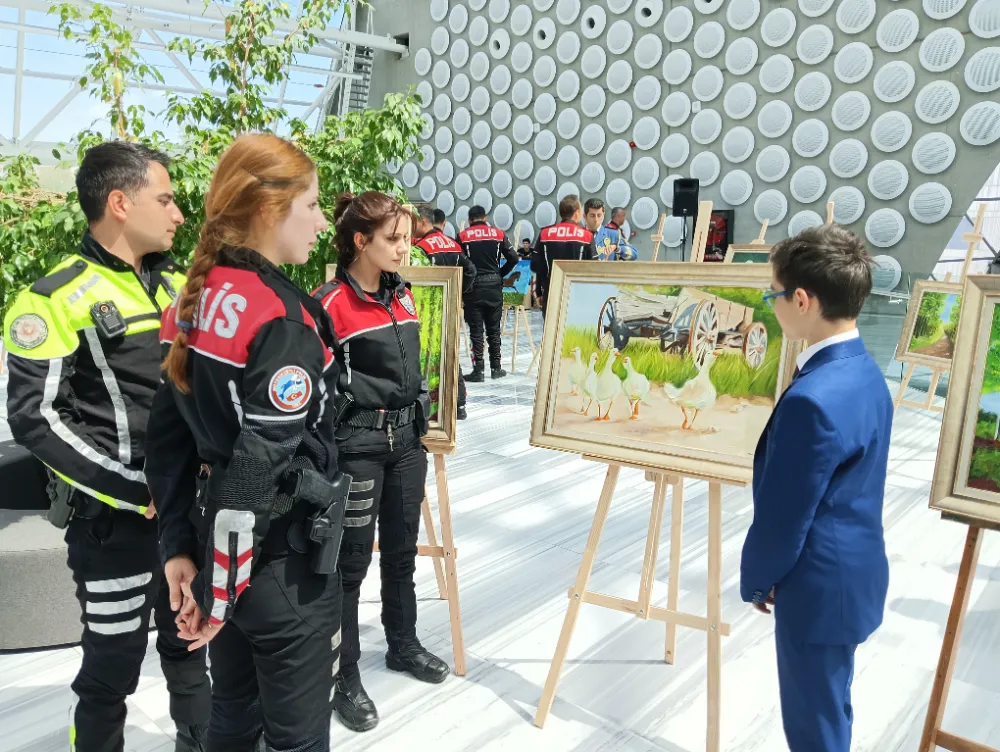 12 YAŞINDAKİ RESSAMDAN ŞEHİT BABASI ANISINA RESİM SERGİSİ