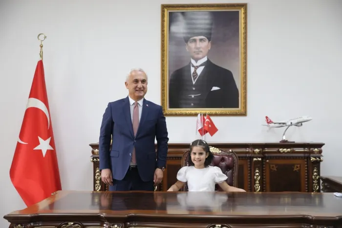 “ÇİKOLATA KANTİNLERDE BEDAVA OLSUN”