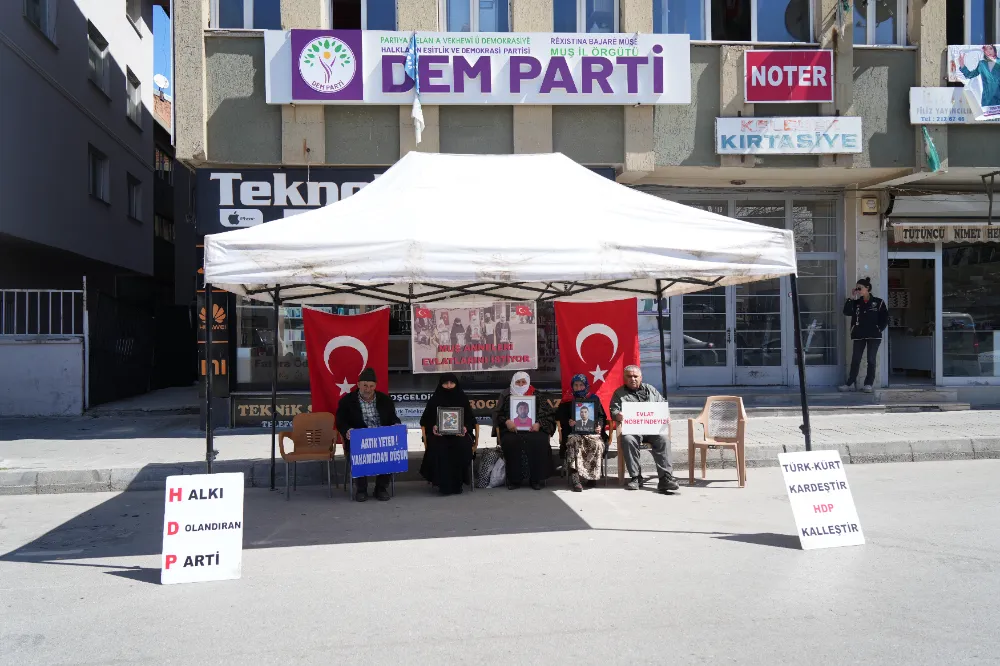 AİLELERİN EYLEMLERİ DEVAM EDİYOR