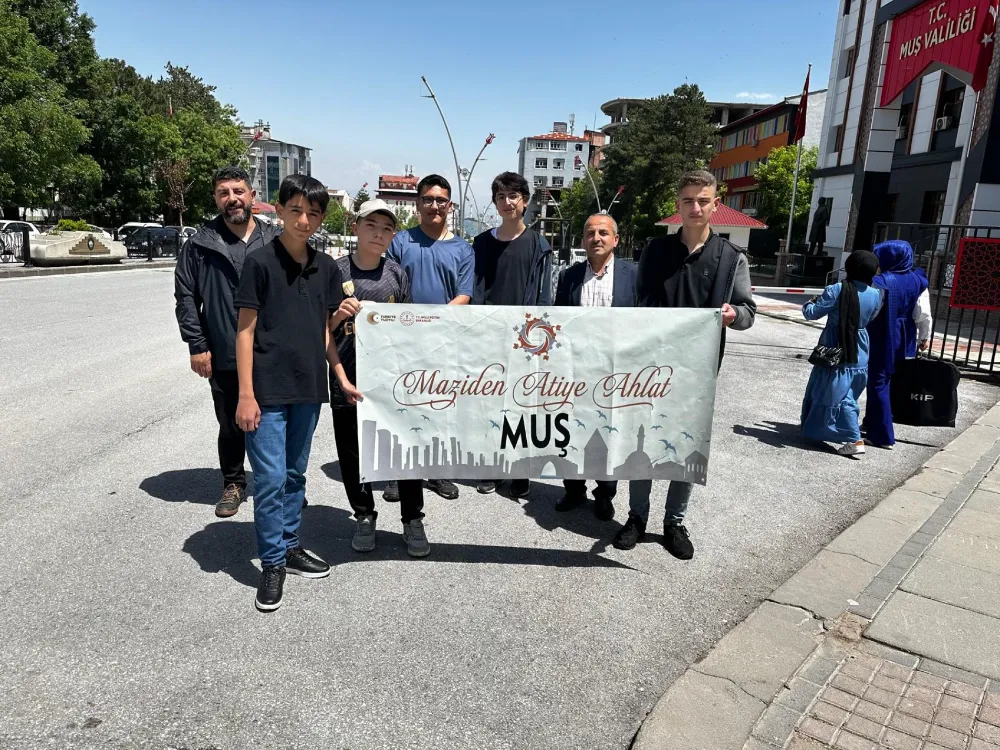 MUŞLU ÖĞRENCİLER AHLAT’I GEZDİ