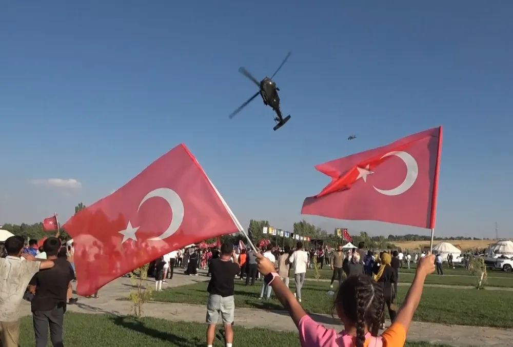 ÇELİK KANAT VE SOLOTÜRK GÖSTERİLERİ NEFES KESTİ