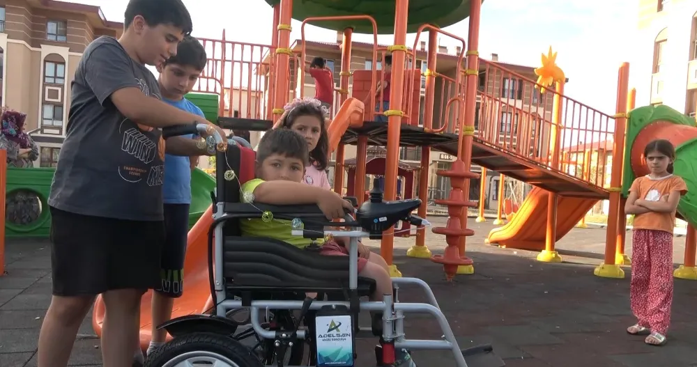 ENGELLİ ÇOCUĞUN EN BÜYÜK HAYALİ FENERBAHÇELİ OYUNCULARLA TANIŞMAK