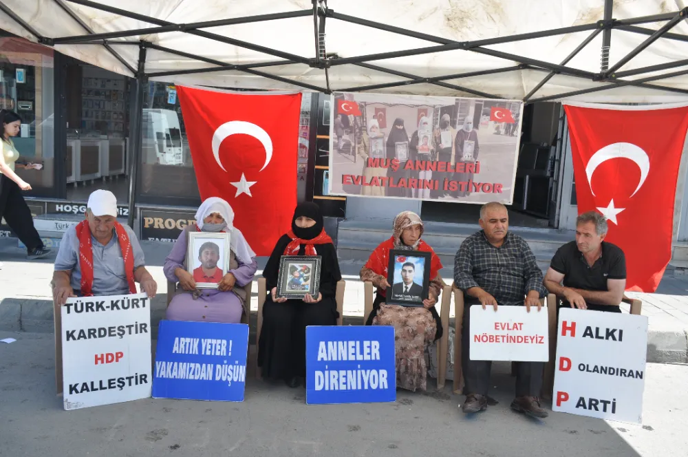 MUŞLU AİLELERİN EVLAT NÖBETİ KARARLILIKLA DEVAM EDİYOR