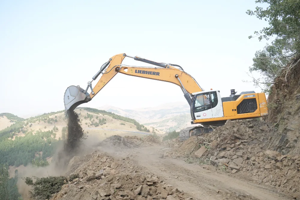 KÖY YOLLARINDA ÇIĞ TEHLİKESİNE KARŞI ÇALIŞMALAR SÜRÜYOR