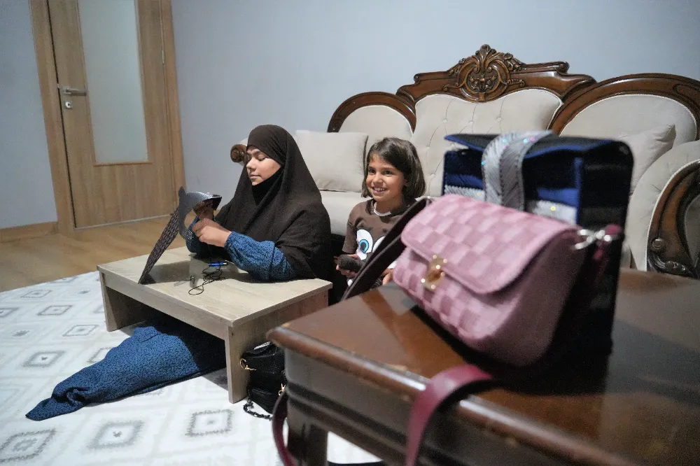 BİR ÇANTAYLA BAŞLAYAN UMUT: TUANA AZMİYLE ENGELLERİ AŞTI