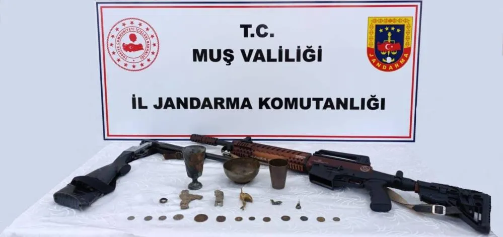 JANDARMADAN TARİHİ ESER OPERASYONU: ÇOK SAYIDA OBJE ELE GEÇİRİLDİ